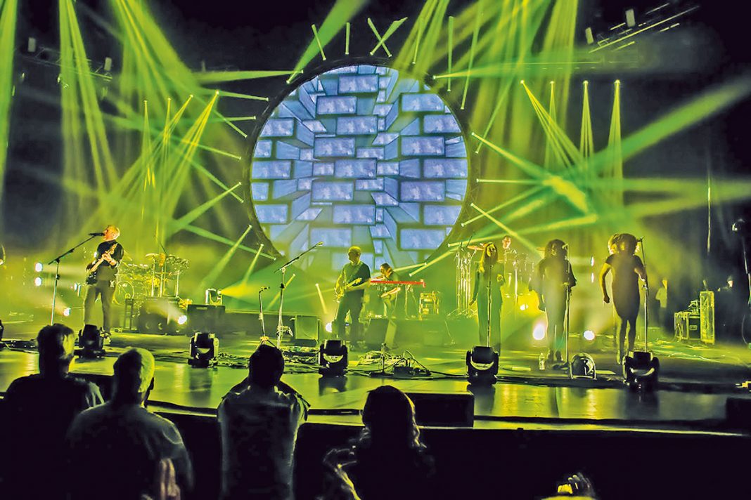 Foto von Brit Floyd auf der Bühne