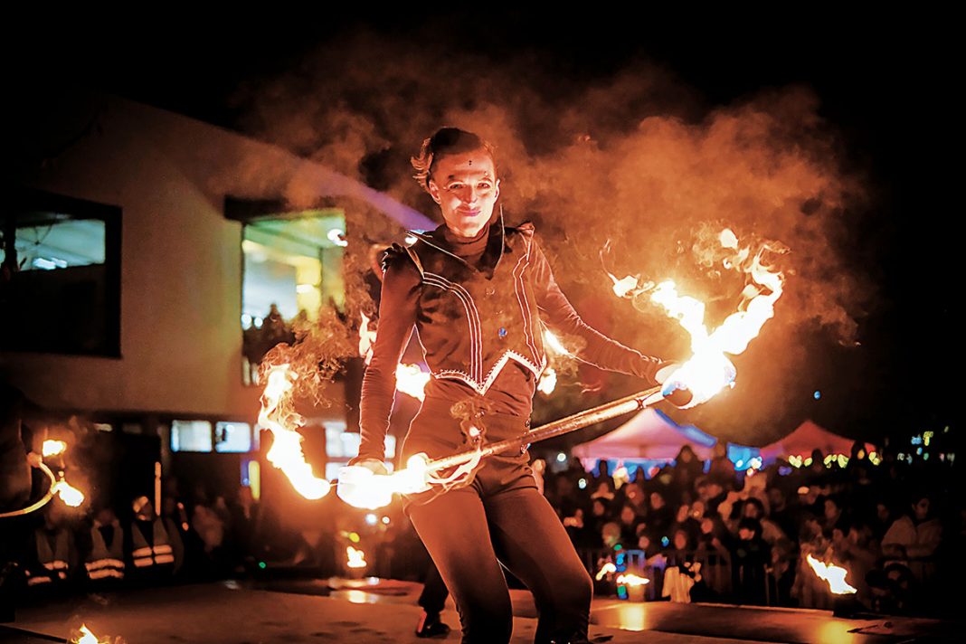 Feuershows beim internationalen Erzählfestival