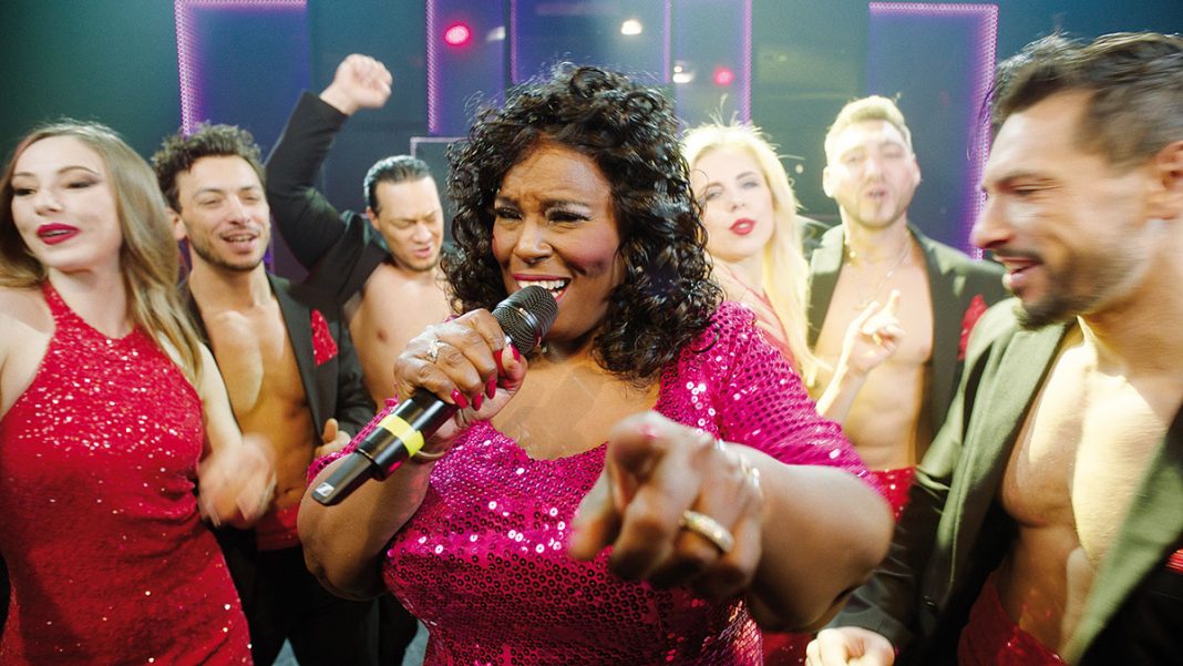 Soul-Diva Bridget Fogle eröffnet die Show