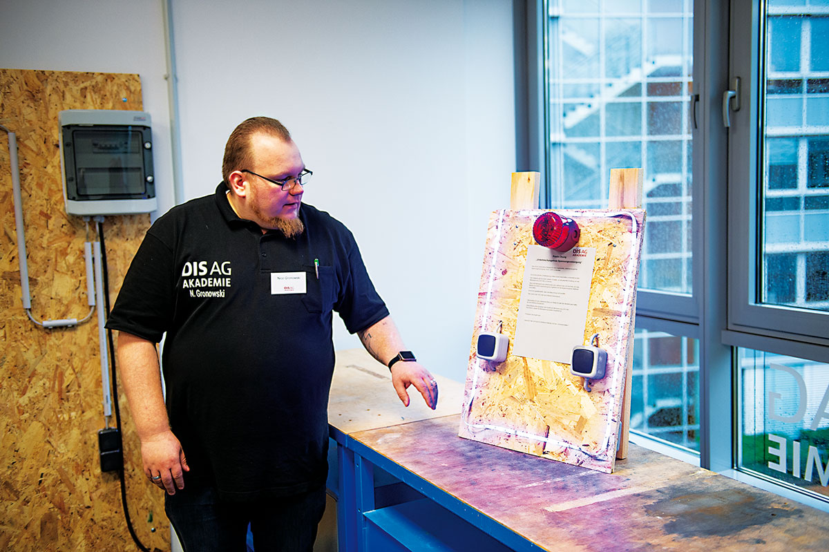 Die DIS AG bietet praktische Übung in realer Arbeitsumgebung