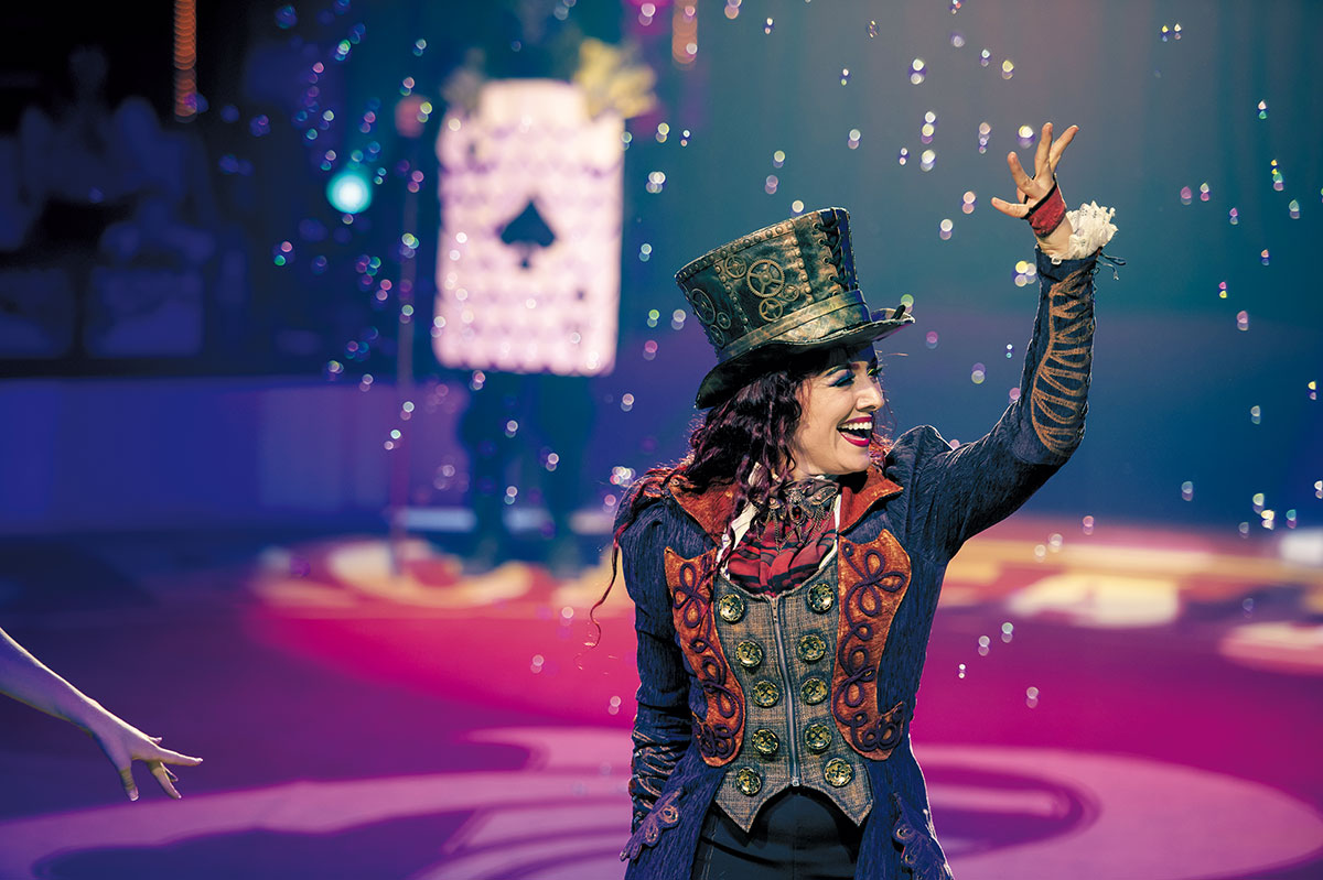 Illusionistin Alexandra Saabel macht das Unmögliche möglich