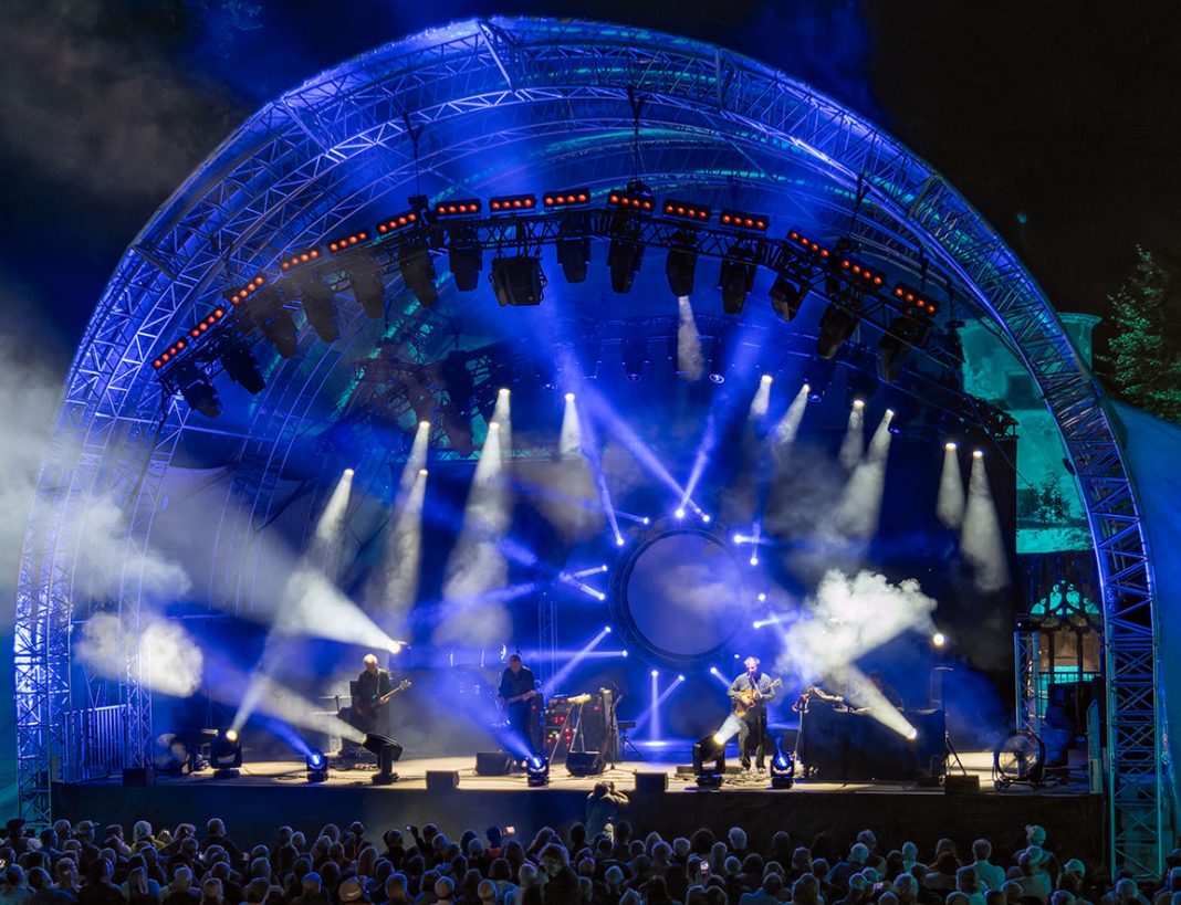 Die Pink Floyd Coverband 'Kings of Floyd' live in concert