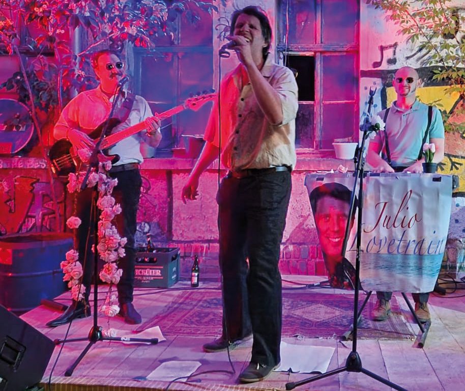 Julio Lovetrain in Concert