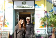 Lucky Loop: Vintage trifft Vision Elias und Luisa vor Lucky Loop Foto: Mika Dunkel