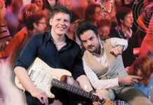 2. Rudelsingen in der Stadthalle Osterholz-Scharmbeck 2. Rudelsingen in der Stadthalle Osterholz-Scharmbeck: Maximilian Saul (links) und Simon Bröker Foto: S. Bröker