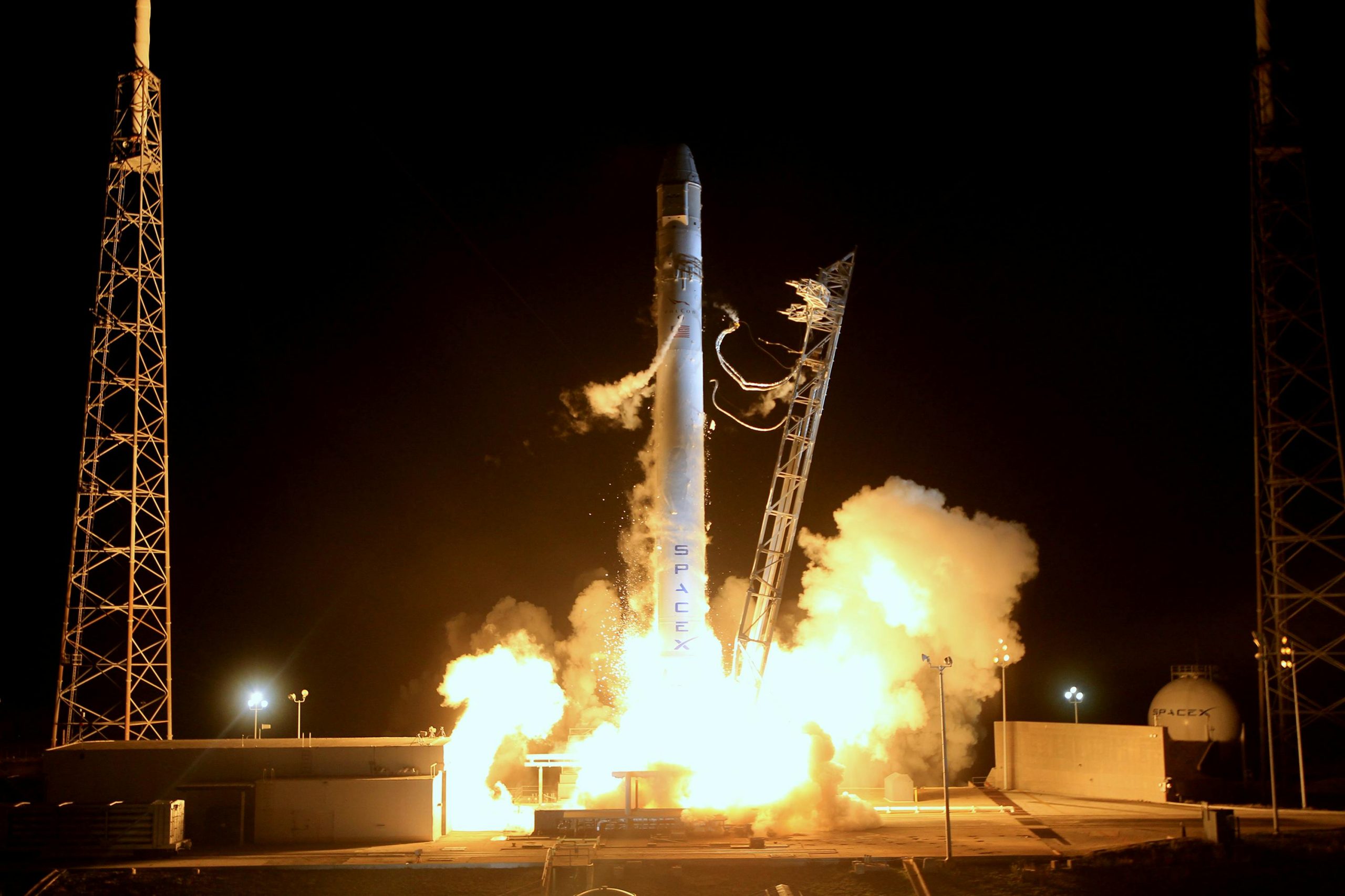 Eine Rakete von SpaceX startet Foto: SpaceX