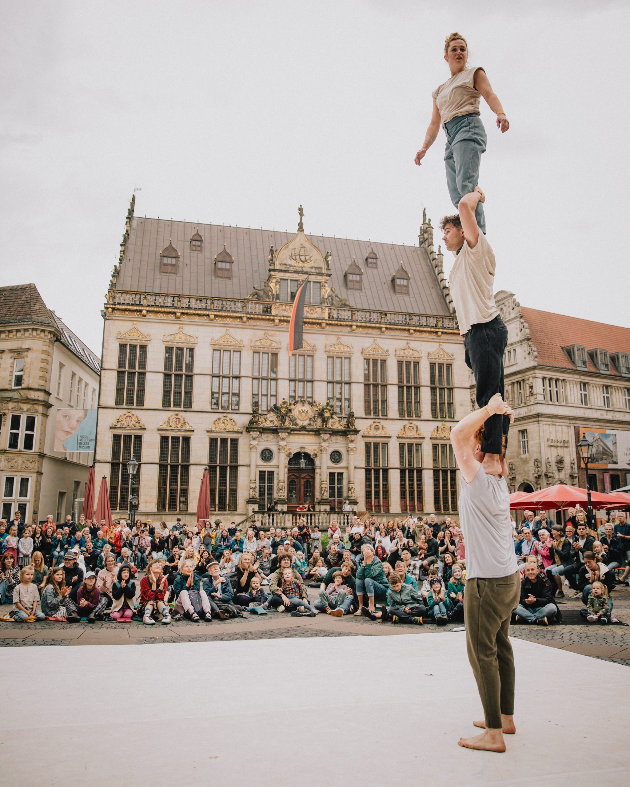 Artistik-Magie auf dem Marktplatz: La Strada 2025 Foto: Jasper Wessel